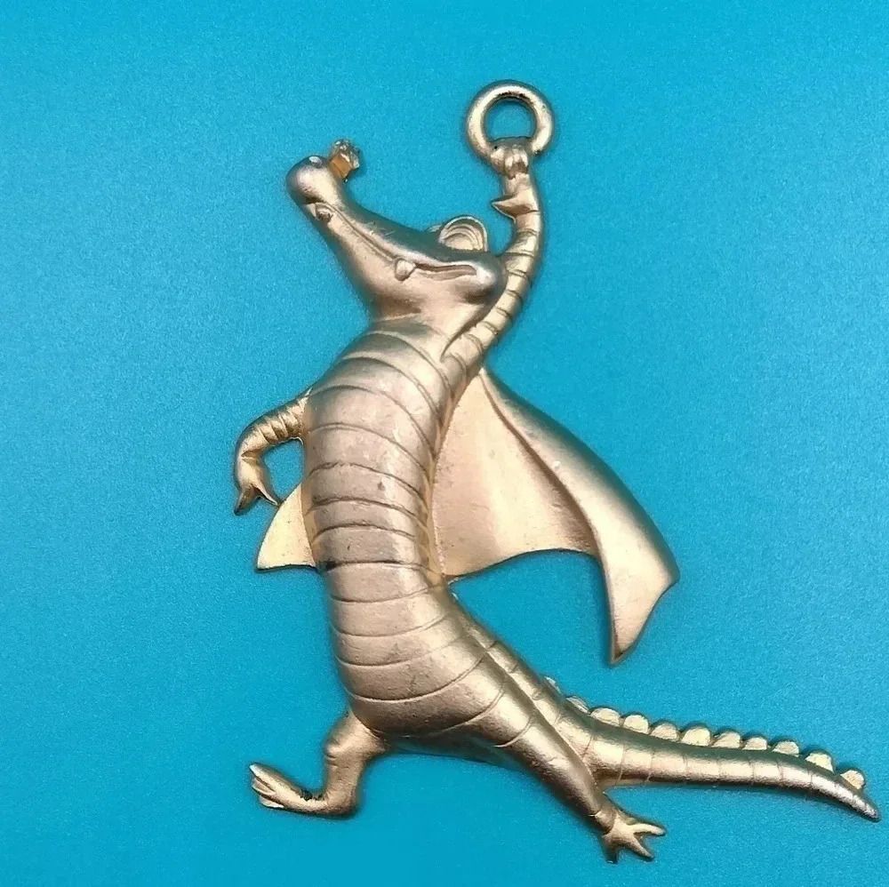 3" Disney Gold tone Alligator Brooch Peter Pan e55